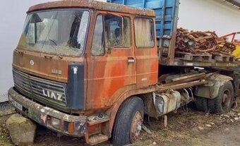 Rezervace. Tahač Liaz 100. Spěchá