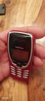 Nokia 8210 na opravu