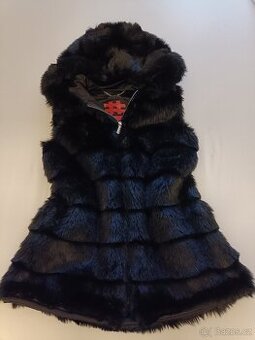 Nová kožešinová vesta Guess s kapucí, originál.