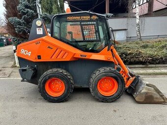 smykem řízený nakladač LOCUST 904