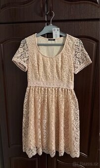 Krajkové šaty v.38