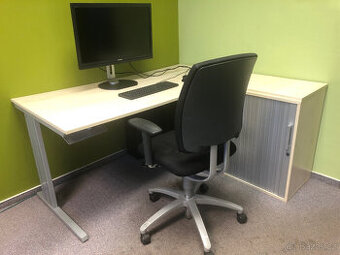 3x kancelářské pracoviště