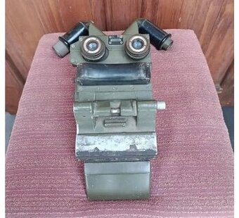 Tankový periskop, váza z nábojnice.