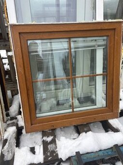 Okno PVC 1000x980MM, starší, zlatý dub/bílá