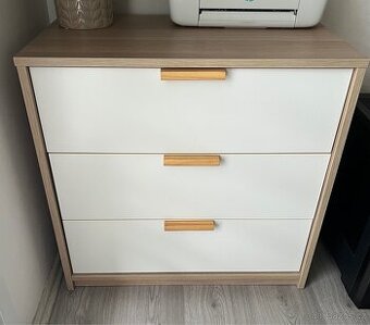 Komoda se zásuvkami Askvoll Ikea