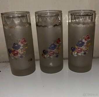 Staré sklenice 3kusy bez poškození 150,-/kus