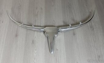 Designový věšák ve stylu býčí hlavy