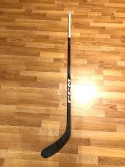 Hůl CCM Jetspeed FT6Pro, flex 75, levá 29