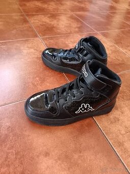 Kotníkové botasky 33