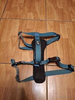 Postroj s poutkem, velikost M