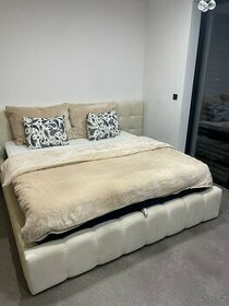 Dvoulůžková postel s úložným prostorem