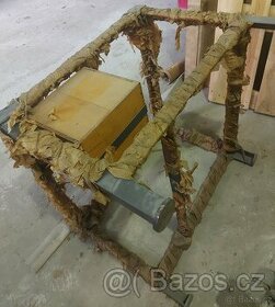 Železná konstrukce stolu