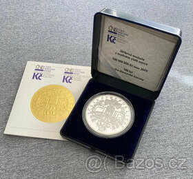 Stříbrná medaile ČNB s motivem zlaté mince 100 000 000 Kč