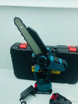 8” dlouhá řetězová Aku pila s mazáním 2xbaterie LCD