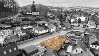 Stavební parcela s hotovou studií - Rodinný dům 2 apartmány