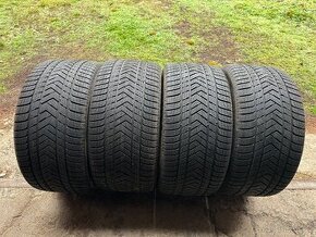 4 zimní pirelli scorpion 305/35R21 109V