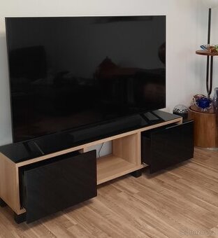 Televizní stolek Ikea
