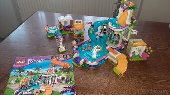 Lego Friends 41313 Letní bazén v městečku Heartlake