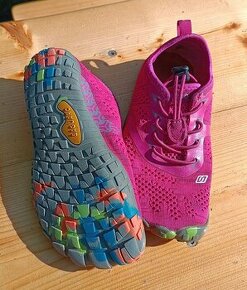 Dětské boty barefoot a dívčí sandály