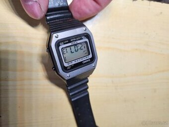 Hodinky casio r 1982