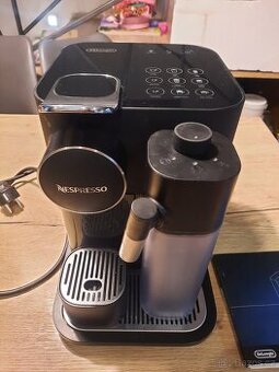 Kavovar Nespresso gran lattissima