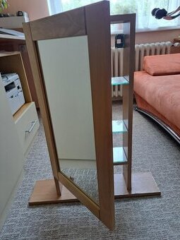 Skřínka se zrcadlem