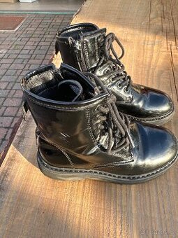 Divci cerne kotnikove boty