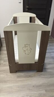 Dětská postýlka s matrací