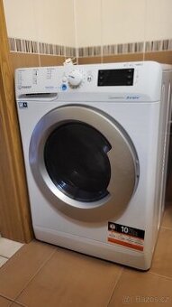 Pračka se sušičkou Indesit BDE 861483X