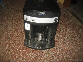 Prodám asi nefunkční kávovar DeLonghi Magnifica-690 kč.