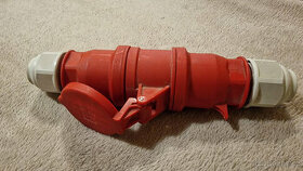 Třífázová zásuvka a zástrčka pětikolík 32 A