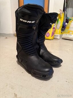 Prodám boty KORE velikost 47. Jako nové .