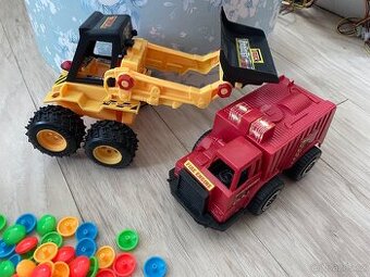 Hasiči a bagr, stroje na pískoviště