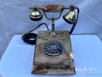Velký onyxový telefon