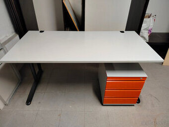 Pracovní stůl König+Neurath Metra