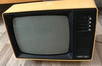 Junosť 402b - TV přenosná černobílá - retro
