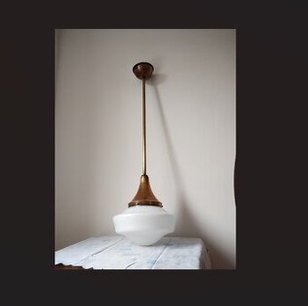 Prodám starožitný retro lustr s mosazným držákem