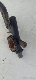 VW Škoda kryt termostatu hadice na vodu 2.0 TDI 03L121131AA