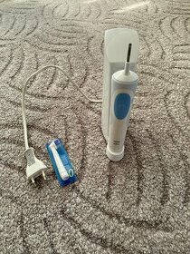 Elektrický zubní kartáček BRAUN - 1
