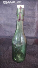 Stará flaška, lahev s porcelánovým uzávěrem