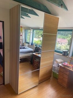 Skrin Ikea velka 152 x 237 hl 65