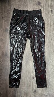 Vinylové lesklé legíny,kalhoty vel.36
