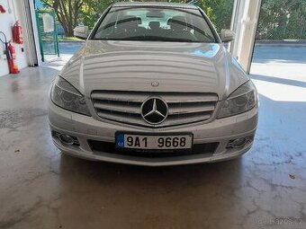 Prodám Mercedez-Benz C200 4matic v perfektním stavu