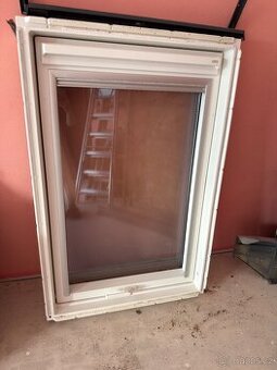 Střešní okno VELUX 78x118, trojsklo, vč. rolety