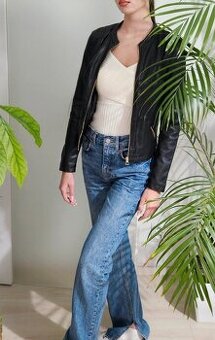 Černá koženková bunda vypasovaná xxs