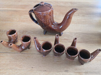 Karafa a 6 panáků - bulharská keramika