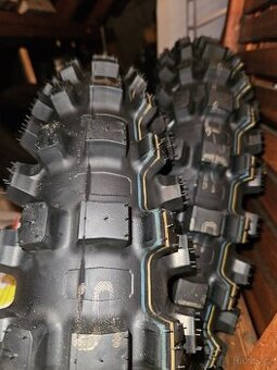 Dunlop AT81 110/100-18 stejne jako 140/80