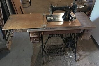 Starý šicí stroj