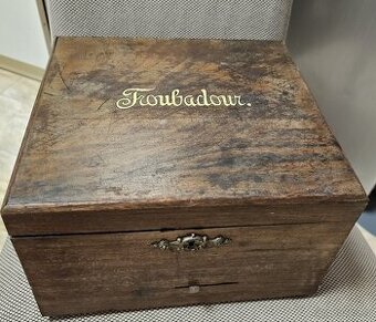 Prodáme Starožitná disková hrací skříňka od Troubadour