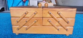 Skládací skříňka na šití